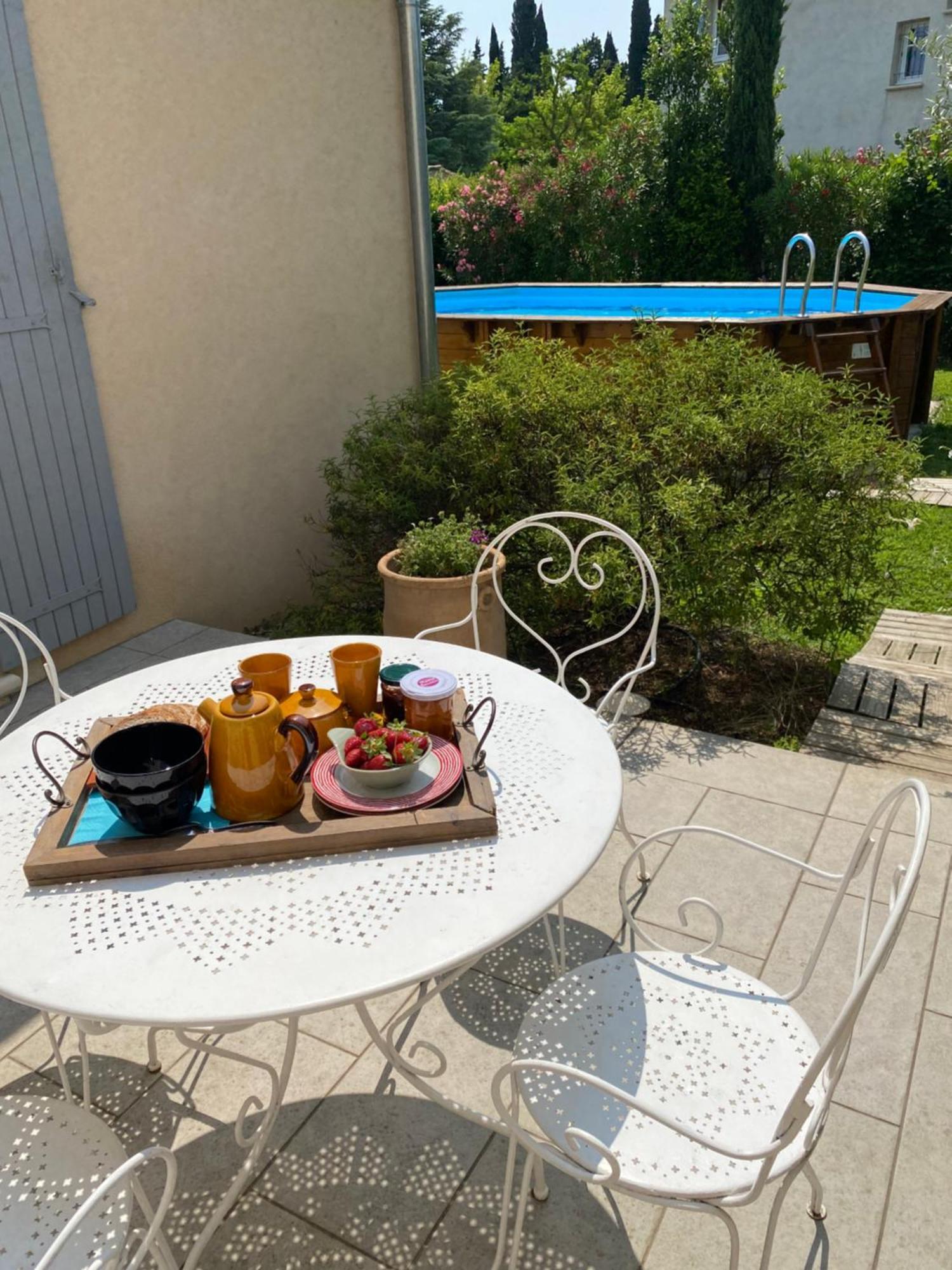 Chambre D'Hotes Le Jardin Des Cigales Bed & Breakfast Aubignan Exterior photo