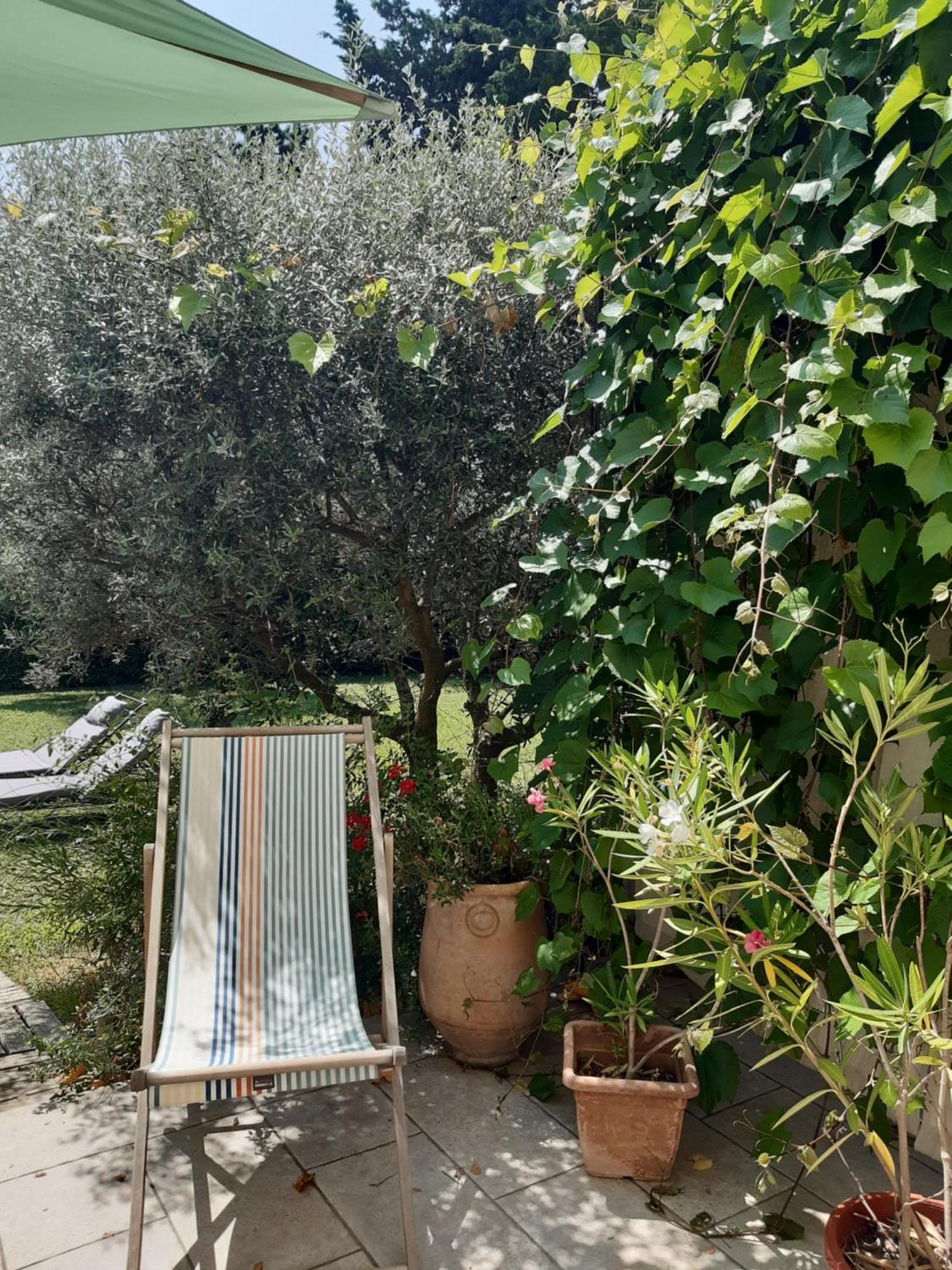 Chambre D'Hotes Le Jardin Des Cigales Bed & Breakfast Aubignan Exterior photo